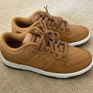 Nike women’s dunk low quilted wheat 9.5